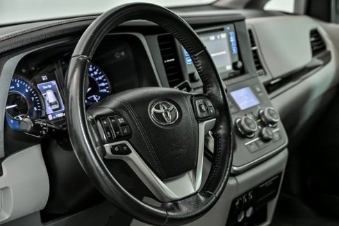 Used 2015 Toyota Sienna XLE image 16