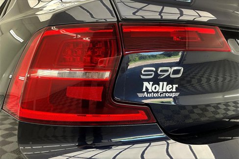 Used 2017 Volvo S90 T5 Momentum w/ Vision Package image 30