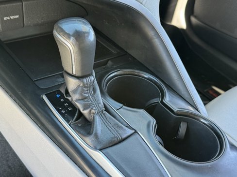 Used 2018 Toyota Camry SE image 20