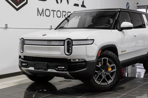 Used 2023 Rivian R1S Adventure image 9