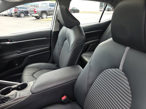 Used 2022 Toyota Camry SE image 32
