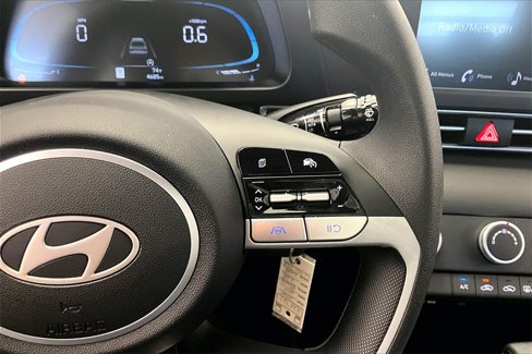 Certified 2025 Hyundai Elantra SE image 21
