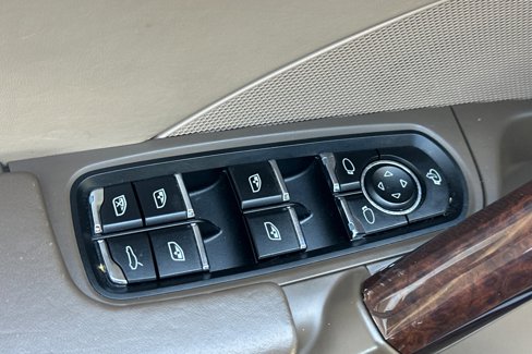 Used 2014 Porsche Cayenne S image 13