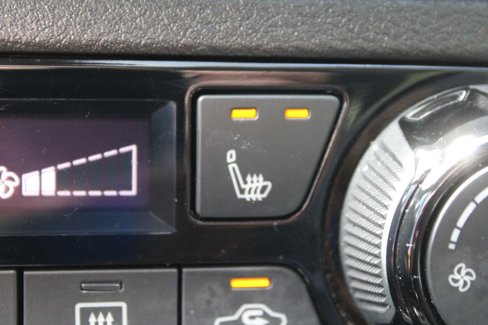 Used 2022 Nissan Kicks SR image 37