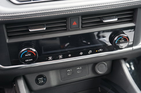 Used 2024 Nissan Rogue SV image 25