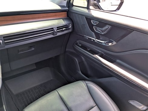 Used 2022 Lincoln Corsair Reserve w/ Elements Package image 17