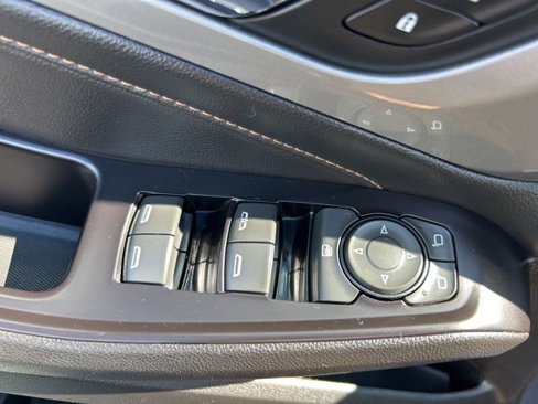 Used 2020 Chevrolet Traverse LT image 25
