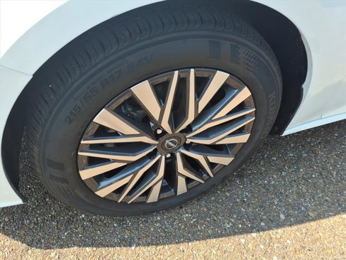 Used 2025 Nissan Altima 2.5 SV image 10