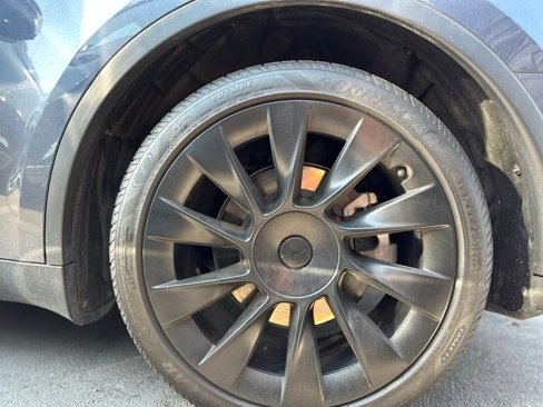 Used 2020 Tesla Model Y Long Range image 9