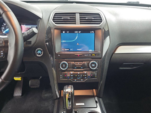 Used 2017 Ford Explorer XLT w/ XLT Technology Feature Bundle image 10