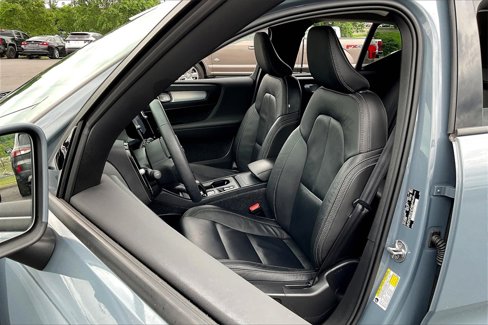 Used 2022 Volvo XC40 T5 Momentum image 19