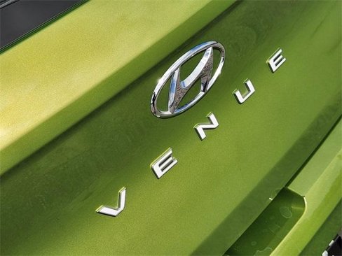 Used 2024 Hyundai Venue SEL image 12
