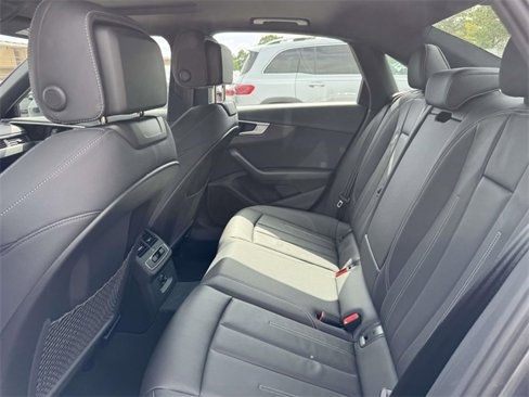 Used 2024 Audi A4 2.0T Premium image 32