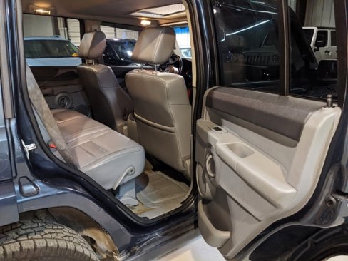 Used 2007 Jeep Commander Sport image 24