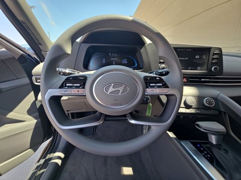 New 2025 Hyundai Elantra SE image 4
