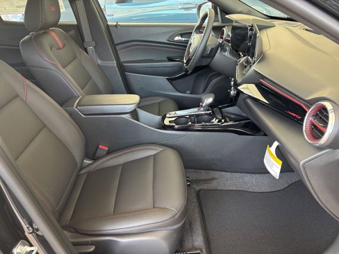 New 2025 Chevrolet Trax RS w/ Sunroof Package image 9