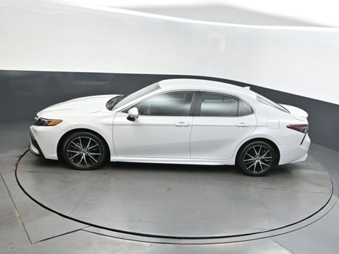 Used 2024 Toyota Camry SE image 28