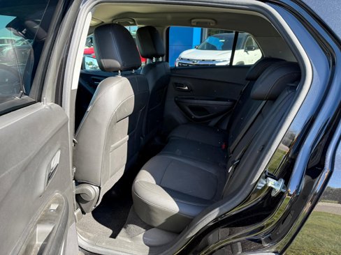 Used 2022 Chevrolet Trax LT w/ Midnight Edition image 10