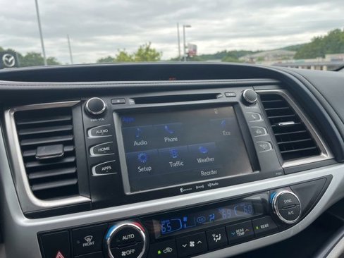 Used 2017 Toyota Highlander LE image 22
