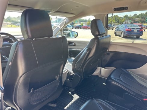 Used 2021 Chrysler Voyager Lxi image 33