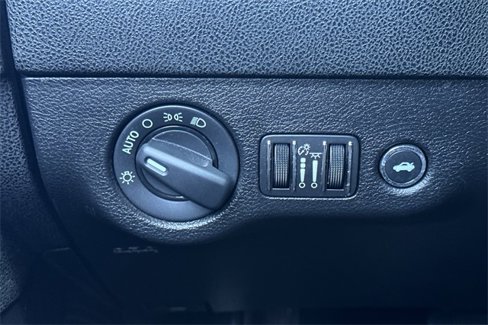 Used 2019 Dodge Charger SXT image 28