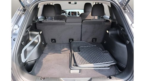 Used 2016 Jeep Cherokee Latitude w/ Cold Weather Group image 35