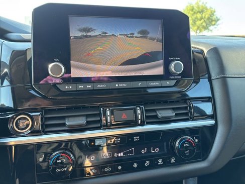 Used 2022 Nissan Pathfinder SV w/ SV Premium Package image 18