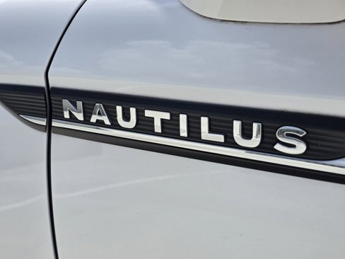 Used 2019 Lincoln Nautilus Reserve image 10