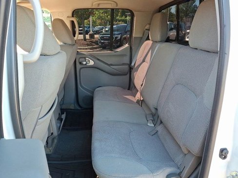 Used 2018 Nissan Frontier SV image 12