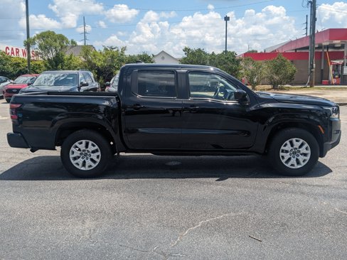 Used 2022 Nissan Frontier SV image 3