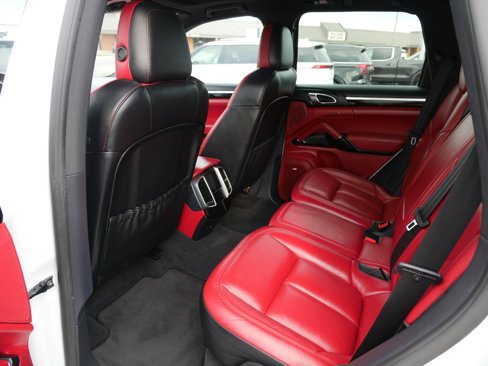 Used 2018 Porsche Cayenne Platinum Edition w/ Premium Package image 13