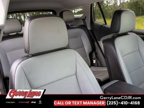 Used 2024 GMC Terrain SLT image 17