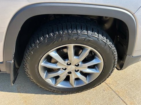 Used 2017 Jeep Cherokee Limited image 24