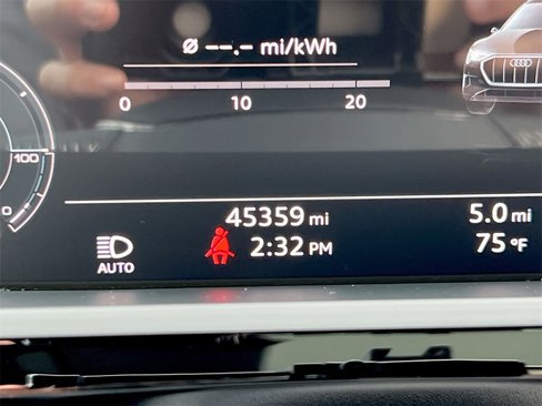 Used 2019 Audi e-tron Prestige w/ Prestige Package image 12