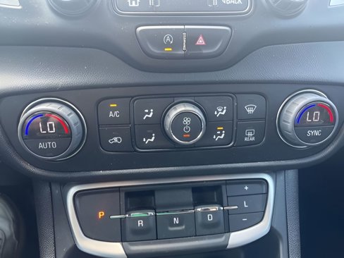 Used 2023 GMC Terrain SLT image 30