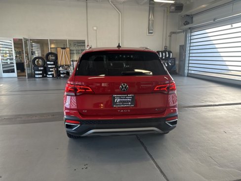 Certified 2022 Volkswagen Taos SE w/ IQ.Drive SE Package image 4