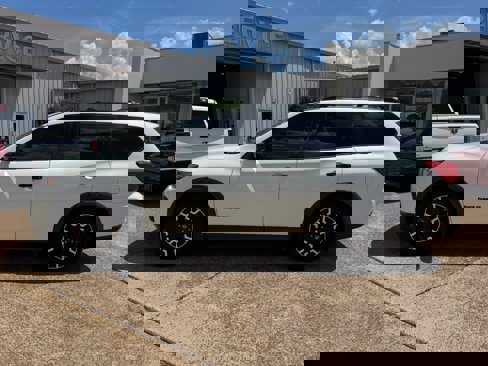 Used 2020 Nissan Pathfinder SL image 2
