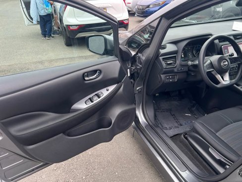 Used 2025 Nissan Leaf S image 9
