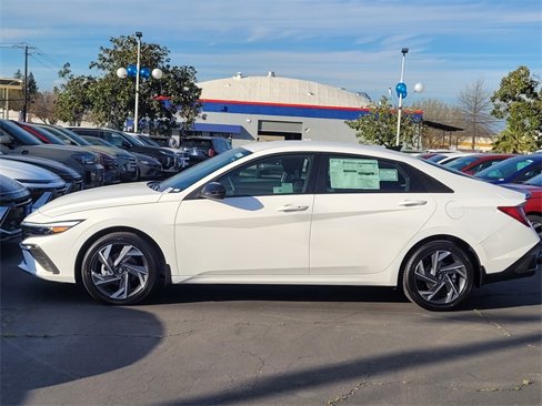 New 2025 Hyundai Elantra SEL image 7