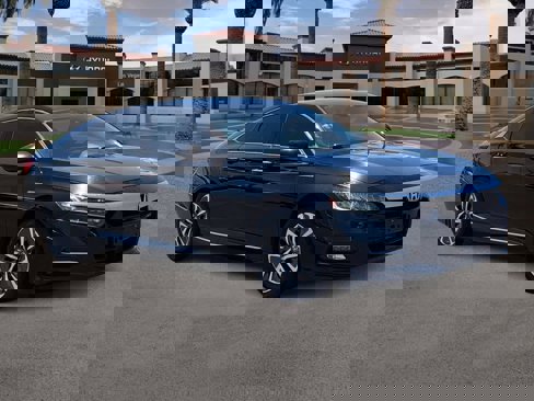 Used 2019 Honda Accord Touring image 2