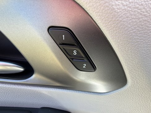 Used 2024 Chrysler Pacifica Touring-L image 27