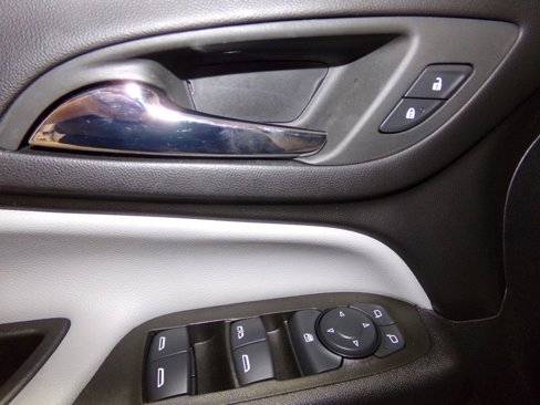 Used 2023 Chevrolet Equinox LT w/ Driver Convenience Package image 16
