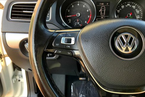 Used 2017 Volkswagen Jetta SE image 22
