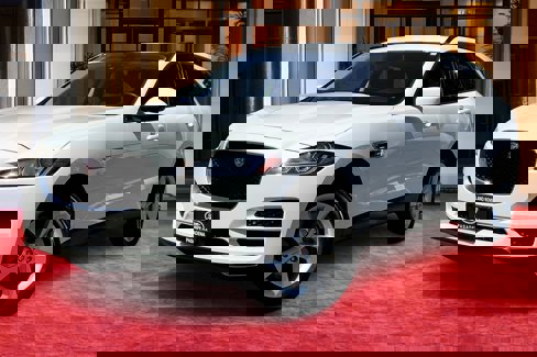 Used 2018 Jaguar F-PACE Premium image 1