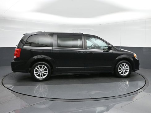 Used 2019 Dodge Grand Caravan SXT image 8