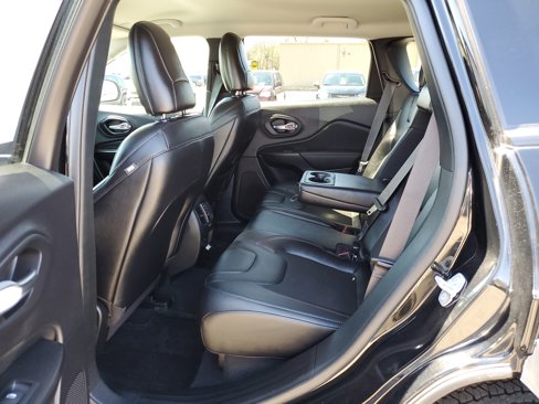 Used 2023 Jeep Cherokee Trailhawk image 21