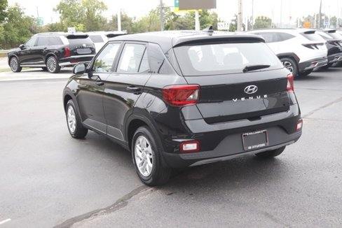 Certified 2022 Hyundai Venue SE image 6