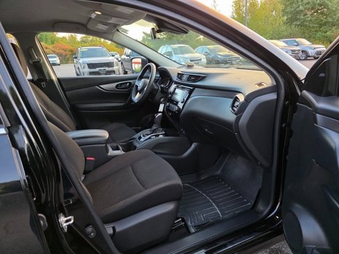 Used 2020 Nissan Rogue Sport S image 11