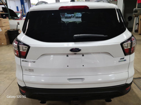 Used 2018 Ford Escape SE w/ SE Sport Appearance Package image 3