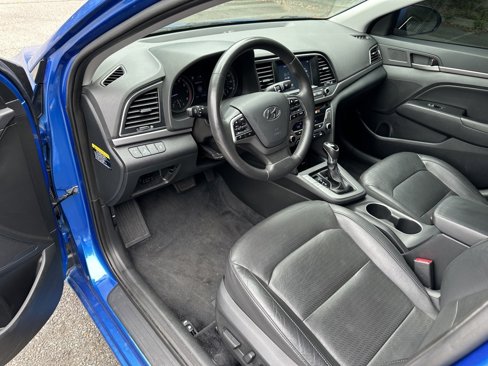 Used 2017 Hyundai Elantra Limited image 2